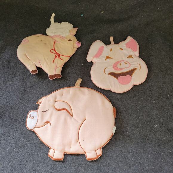 3 Vntg 80's Kitchen Hot Pad Pig Shape Never Used Hung On Wall - Picture 1 of 6